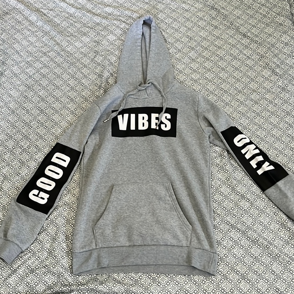 Grey medium rue21 “GOOD VIBES ONLY” hooded sweatshirt